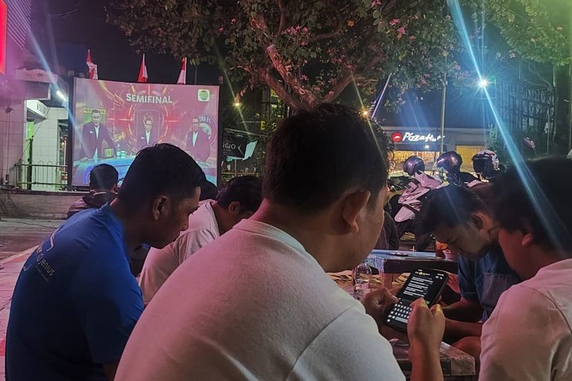 Ketika Aremania Memindahkan Tribun Piala Presiden 2026 ke Angkringan Ketika Aremania Memindahkan Tribun Piala Presiden 2026 ke Angkringan