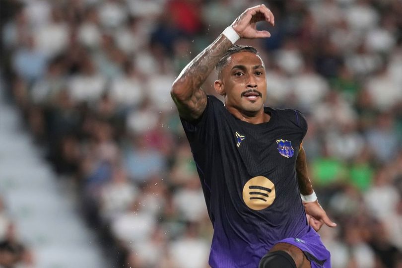 Makna Selebrasi Spiderman Raphinha di Balik Kemenangan 5-0 Barcelona