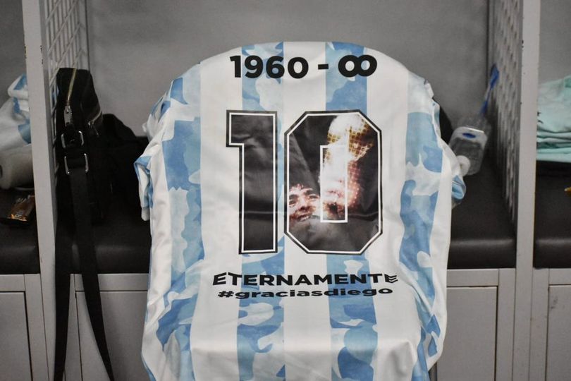 Harganya Fantastis, Bola 'Gol Tangan Tuhan' Diego Maradona Laku Lebih dari Rp60 Miliar! Harganya Fantastis, Bola 'Gol Tangan Tuhan' Diego Maradona Laku Lebih dari Rp60 Miliar!