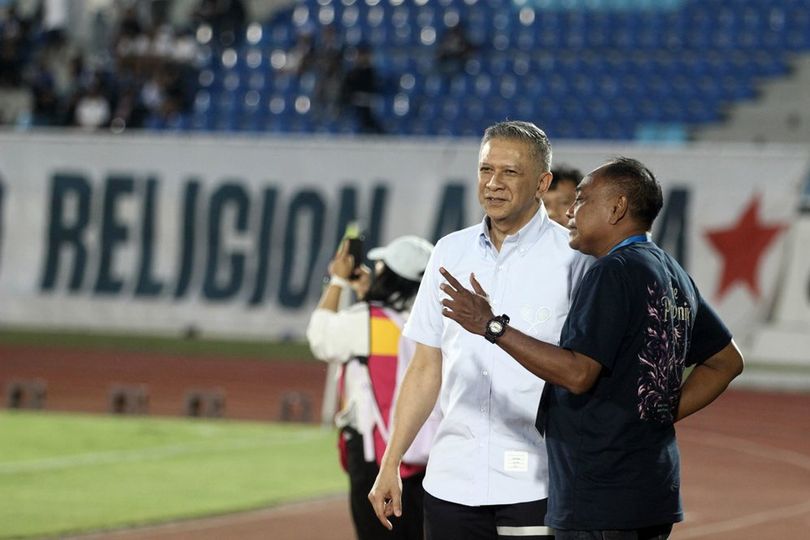 Setelah 1.903 Hari Berlalu, Momen Iwan Budianto Kembali Kawal Arema FC di Stadion Kanjuruhan Setelah 1.903 Hari Berlalu, Momen Iwan Budianto Kembali Kawal Arema FC di Stadion Kanjuruhan