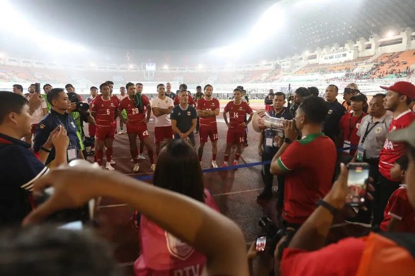 Ekspresi Lesu Pemain Timnas Indonesia Usai Kalah Telak dari Vietnam Ekspresi Lesu Pemain Timnas Indonesia Usai Kalah Telak dari Vietnam