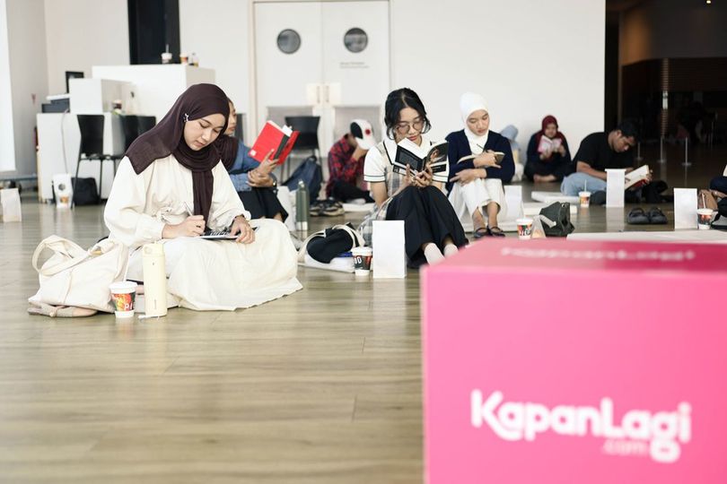 KapanLagi Book Club Gelar Silent Reading di Tengah Karya Seni Museum MACAN KapanLagi Book Club Gelar Silent Reading di Tengah Karya Seni Museum MACAN