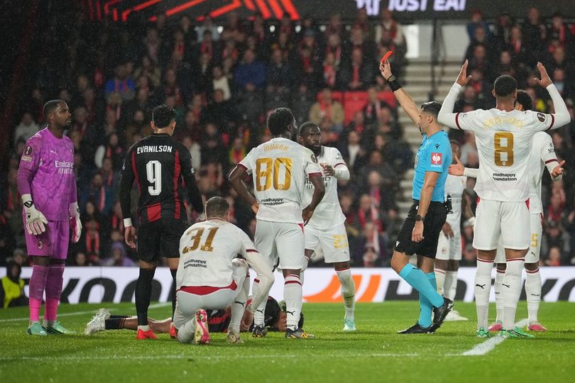Mike Maignan Bisa Absen Lebih dari Satu Laga Mike Maignan Bisa Absen Lebih dari Satu Laga