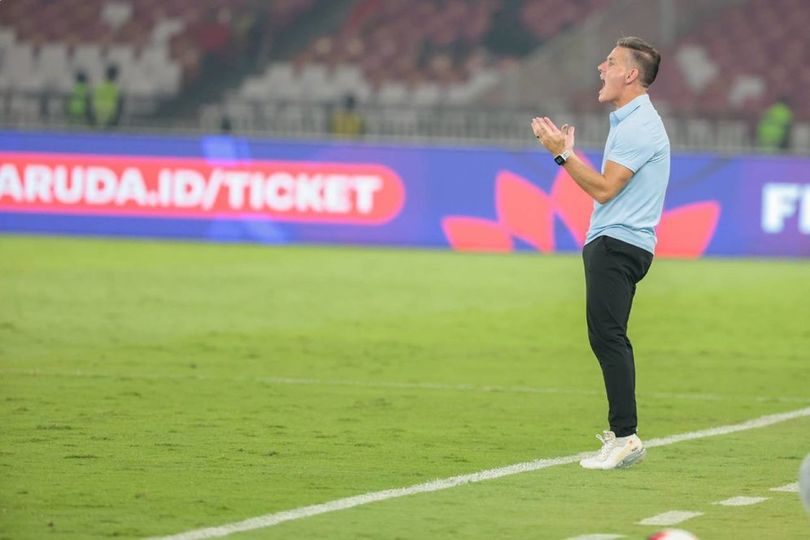 John Herdman Persembahkan Trofi Perdana untuk Timnas Indonesia Setelah 9 Bulan Bekerja John Herdman Persembahkan Trofi Perdana untuk Timnas Indonesia Setelah 9 Bulan Bekerja