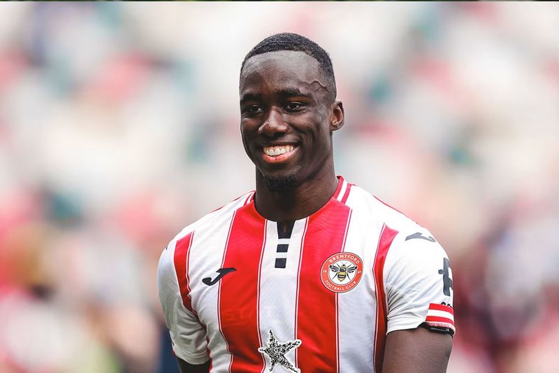 Cari Bek Kanan Baru, Liverpool Angkut Pemain Brentford Ini?