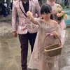Ini Momen Resepsi Pernikahan Kesha Ratuliu di Tengah Hujan Sampai Ada yang Dilamar