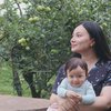 7 Penampilan Baru Asmirandah, Tetap Cantik Walau Cuma Pakai Daster Sambil Momong Anak