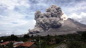 penyebab gunung merapi meletus