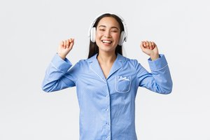 Jangan Pakai Earphone Saat Tidur Bahayanya Bukan Main Diadona Id