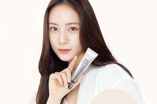 AHC Essential Real Eye Cream For Face, Rahasia Kulit Awet Muda dan Bercahaya Ala Krystal Jung