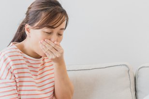 Mulut Terasa Pahit Saat Hamil? Ini Penyebab dan Cara Mengatasinya Moms!