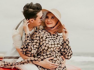 Sweet Banget Ini Deretan Gaya Maternity Shoot Zaskia Sungkar Di Bali Yang Memesona Diadona Id