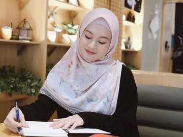 7 Artis Cantik Ini Mantap Berhijab Setelah Alami Mimpi Aneh Diadona Id