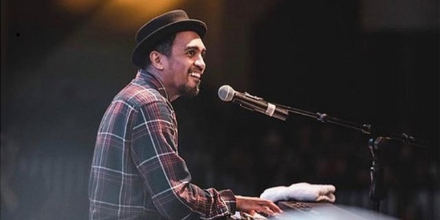 Lirik lagu glenn fredly sedih tak berujung