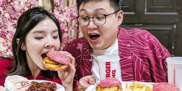 Cocok Untuk Valentine Kepoin Rasa Sakura Burger Dari Burger King Yuk Diadona Id