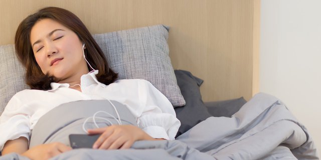 Jangan Pakai Earphone Saat Tidur Bahayanya Bukan Main Diadona Id