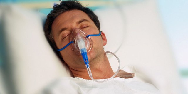 Penyebab pembengkakan paru-paru pada orang yang terkena penyakit emfisema adalah