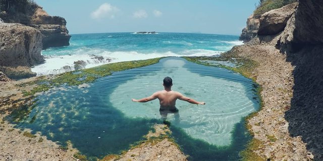 7 Potret Pantai Di Indonesia Dengan Laguna Alami Sensasi Miliki Kolam Pribadi Di Pinggir Laut Diadona Id