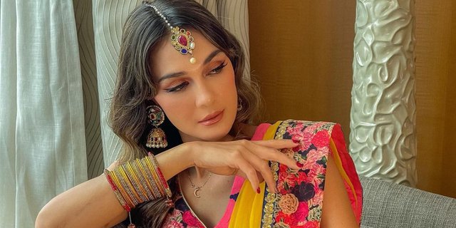 Luna Maya Tampil Dengan Busana Ala Orang India Netizen Langsung Pangling Diadona Id