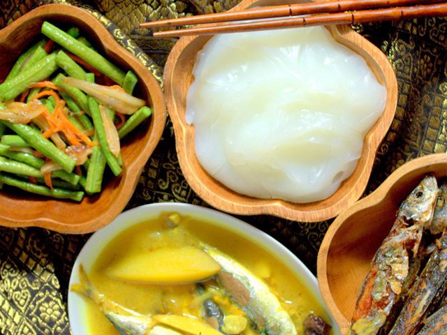 Bika ambon adalah makanan khas yang berasal dari daerah