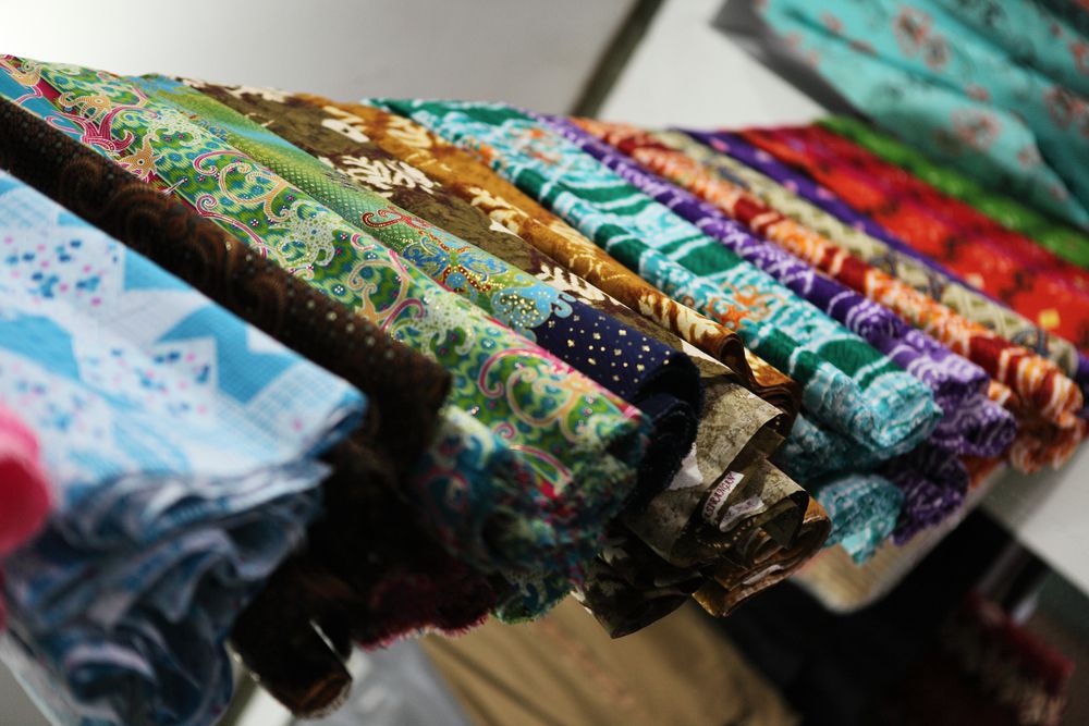  Macam  Motif Batik Warna  Cerah yang Unik dan  Playful Jauh 