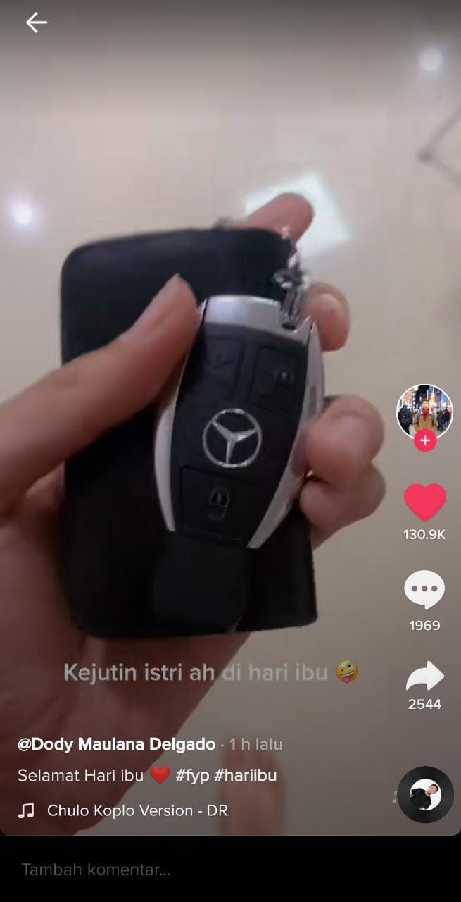 Kasih Hadiah Istri Mobil Mewah