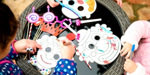 Cara Membuat Topeng dari Kertas Karton yang Mudah untuk Mainan Anak-Anak Saat Liburan Akhir Pekan