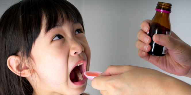 5 Kesalahan yang Dilakukan Orang Tua Saat Memberi Obat pada Anak