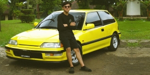 10 Foto Mobil Klasik Milik Rey Bong, Hasil Jerih Payah Syuting 'Dari Jendela SMP'