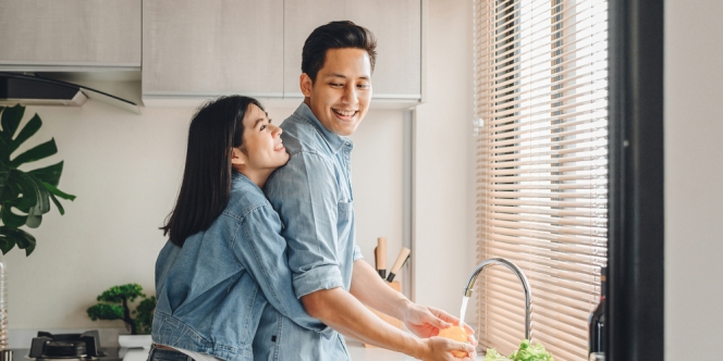 Gak Pake Ribet, Berikut 7 Cara Sederhana nan Sweet Membuat Pasanganmu Merasa Dicintai