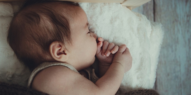 Terapkan Metode Sleep Training Agar Bayi Bisa Tidur Nyenyak Tanpa Bantuan