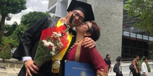7 Potret Mikha Tambayong Wisuda Kelulusan S2 dari Universitas Harvard