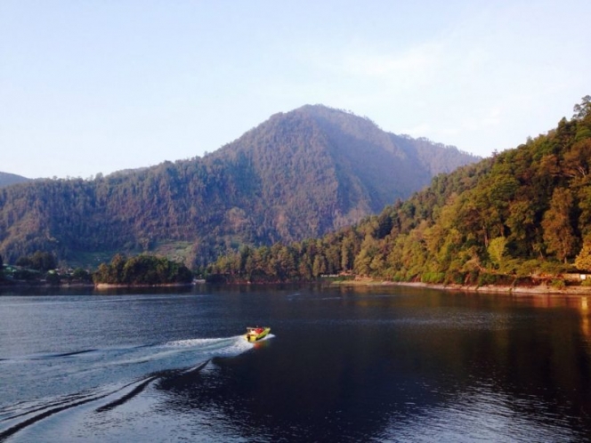 8 Potret Telaga Sarangan Spot Cantik Di Lereng Gunung Lawu Yang Tawarkan Suasana Menyegarkan Diadona Id