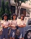 Foto jadul tiga siswi SMA tahun 80an.