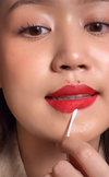 Mengaplikasikan Lipstik dengan Dental Floss