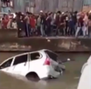 Mobil dicebur ke sungai