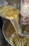 Viral video proses pembuatan kue ini menjijikkan dan bikin mual.