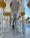 Potret Jenny Jennie Blackpink Berhijab Kunjungi Masjid Sheikh Zayed