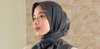 Office Look dengan Hijab Pattern, Cukup Styling Simpel