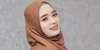 3 Tutorial Hijab Segi Empat Menutup Dada Ala Inara Rusli