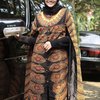 Gaya Fashion Hijab Ala Zee Zee Shahab, Kece Banget!