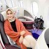 Modis, Gaya Hijab Dian Pelangi di Dalam Pesawat