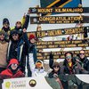 5 Potret Raline Shah Mendaki Puncak Gunung Tertinggi di Afrika