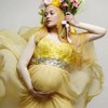 Cantiknya Adhitya Putri Saat Maternity Shoot Kehamilan Kedua