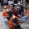 FOTO: Banjir di Pemukiman Halim Setinggi Leher Orang Dewasa