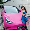 8 Potret Glamor Ayu Thalia Pelapor Anak Ahok Dekat Mobil Mewah