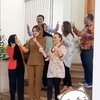 9 Potret Luna Maya Jadi Ibu Ketua RT Kemang, Gayanya Berkerudung Bikin Pangling!