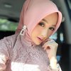 8 Potret Terbaru Kades Cantik Mantan Biduan di Lamongan, Makin Elegan dengan Hijab!