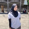 6 Potret Mahasiswi Cantik di Makassar Viral Jadi Kuli Angkut Semen