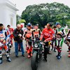 Gaya Presiden Jokowi Sambut Pembalap MotoGP di Istana
